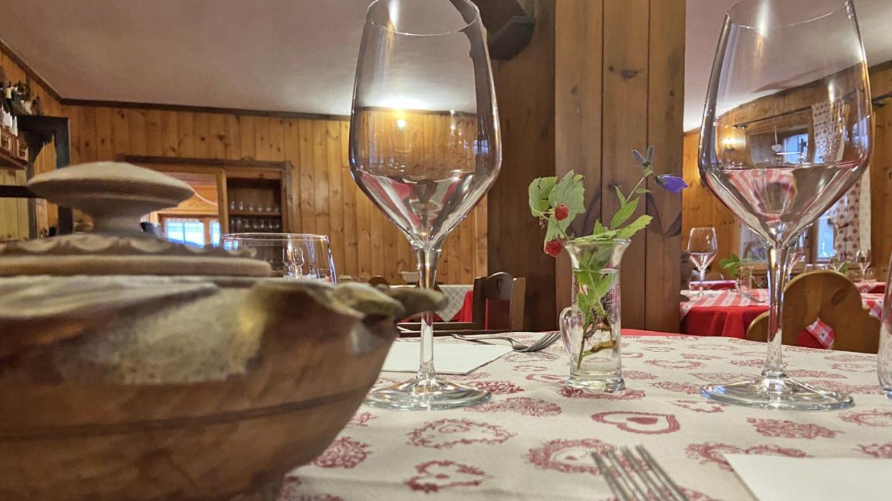 Locanda Ristorante Bar Del Lago Chamois Exterior foto